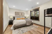 Luxurious cabin with outdoor pool access, paved roads, oversized garage