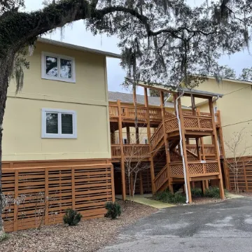 New rental overlooking Plantation Course 9th tee box. 1500 sq feet, smoke free.