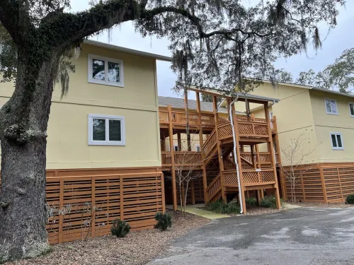 New rental overlooking Plantation Course 9th tee box. 1500 sq feet, smoke free.