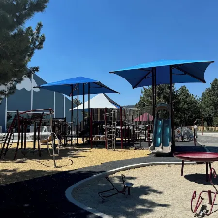 Spacious & Bright - Mountain Views, Balcony Bar, at Red Line Shuttle Stop