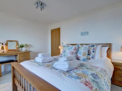 Gold Award-Winning Spacious,Stunning Annexe,Beautiful Sea Views,Garden,Wifi Hotels near Harbour