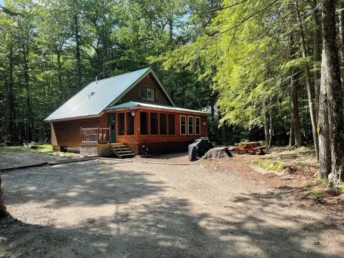Lakes & Mountain Experience! 4 Seasons Getaway -- 3 Bed Cozy Cabin