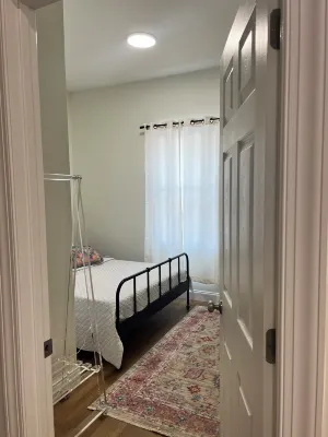 Sleeps 8! Foosball+Arcade, Private Courtyard, Parking, Washer+Dryer. Great Home!