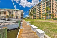 Waterfront Condo-Sleeps 6. Burnt Store Marina. Pool, Golf, boating, and more. Hotels in Burnt Store Marina