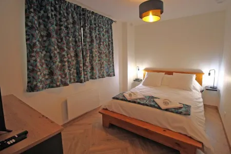 Loft, "Le Cosy" Coeur de Ville au Calme Avec Stationnement Privé Отели рядом с достопримечательностью «Сен-Пьер-дю-Квейруа»