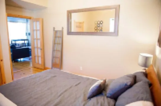 * Best Location on the Wine Trail! * Hiking Trail 1 min away * Wi-Fi *