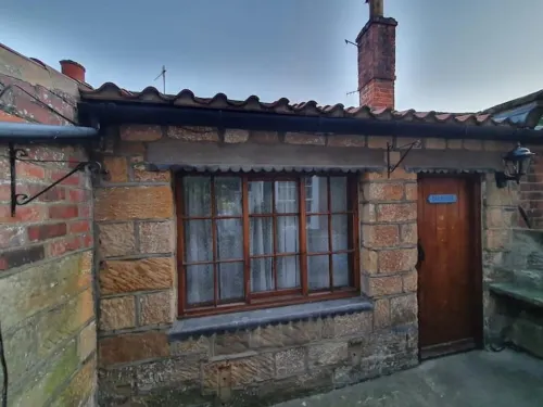 Quirky and quaint beckside cottage situated in smugglers village (pet friendly Hotels in Fylingdales