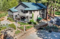 Mt. Rose Retreat Tahoe / Reno 5 BR 4 BA 마운트 로즈 서밋 주변 호텔