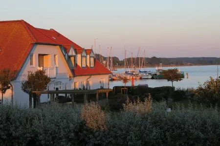 Apartment near the beach with sea view