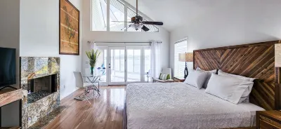Modern Serene Lake house -Panoramic View of Main Channel