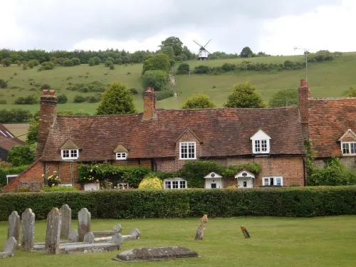 Lovely 2 bedroom cottage in pictoresque village, near Henley-on-Thames & Marlow