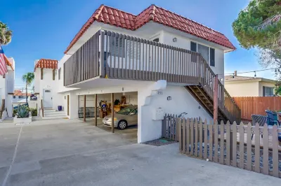 Luxe Beach House w/ Ocean Views Hotels near Sea Summit Trail - North El Camino Real Trailhead