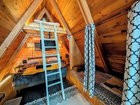 STUGÄ cabin, walk 2 hot spring's pool & food