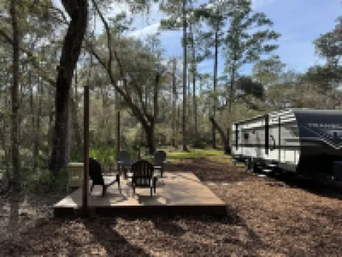 Cozy river front retreat on beautiful Withlacoochee River.  Near theme parks.