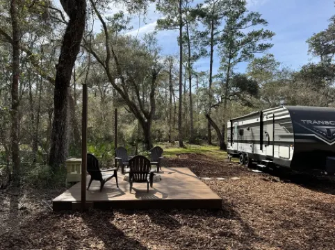 Cozy river front retreat on beautiful Withlacoochee River.  Near theme parks.