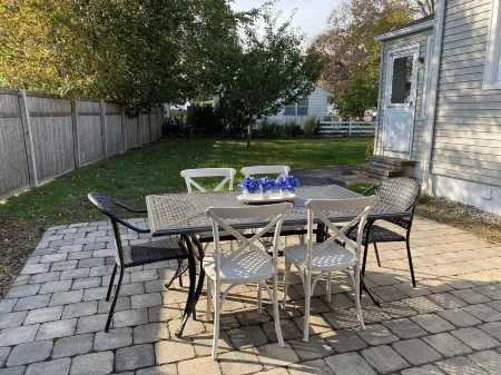 Charming home, easy access - everything Branford. Super Host with 5-Star Rating