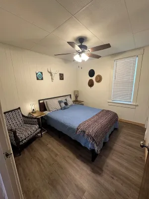 The Bungalow House; 2 Bed 1 bath; minutes from Cheyenne Bottoms! Pet Friendly.