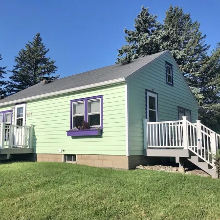 Cozy Door County home with detached yoga room- short walk from Potawatomi Park