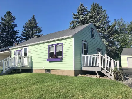 Cozy Door County home with detached yoga room- short walk from Potawatomi Park