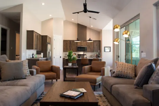 Custom 4bd Mountain & Golf Retreat, Sleeps 8,A/C, Close to All Key Attractions