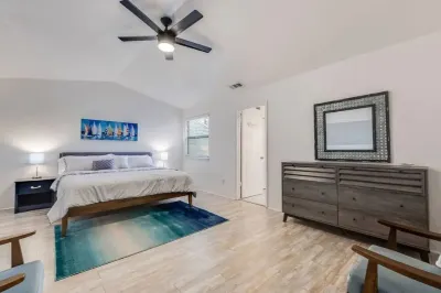Vilano Townhome - Steps Away From the Beach! Mark Lance Armory 주변 호텔