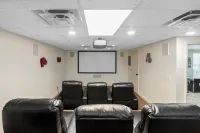 Family Resort! MINI GOLF, heated pool, lakefront, hot tub, game room & theater!