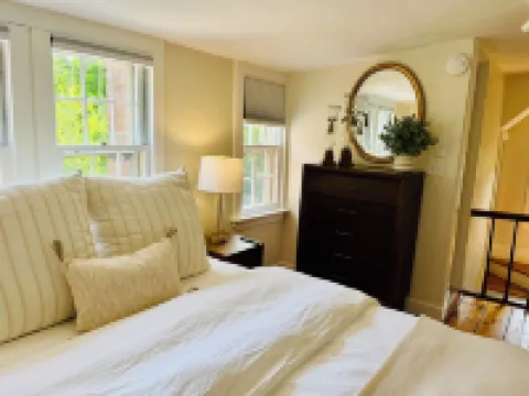 The little Chestnut.  A charming historic apartment in Downtown Chester