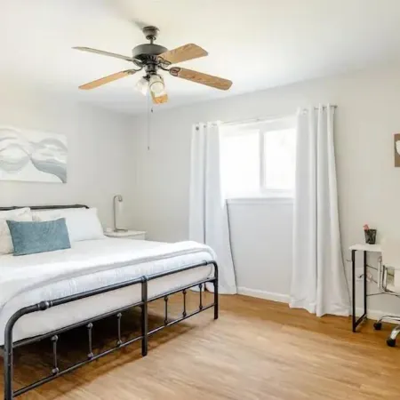 2 bed 2 bath Modern Farmhouse in Old Town Spring