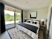 New Const Stowe Modern Sleeps 8. View: Mt Mansfield & River! Private, EV Charger