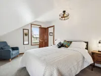4Br River Retreat: Beach, Boat, Sunsets, Wildlife, Spacious & Serene Escape Hotels in Two Rivers