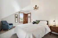 4Br River Retreat: Beach, Boat, Sunsets, Wildlife, Spacious & Serene Escape