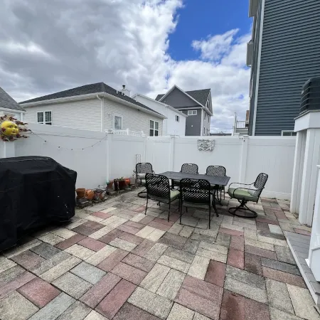 A cozy house that sleeps 10 just a few blocks from the beach Hotels in Lavallette