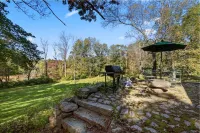 Ipswich Riverfront Lodge / Horse Friendly Barn+Paddocks / Kayak+Canoe/ Sleeps 10