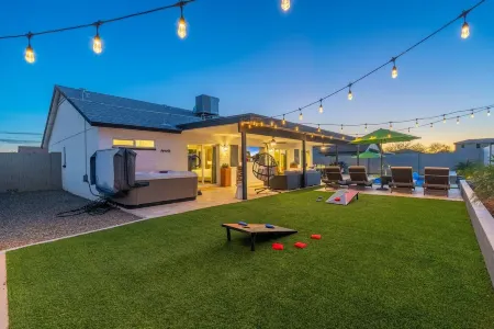 Modern Cactus  - Heated Pool and Hot Tub