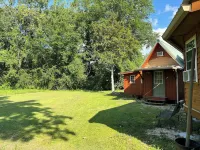 Beautiful Cabin in a great neighborhood and minutes from Baton Rouge!!