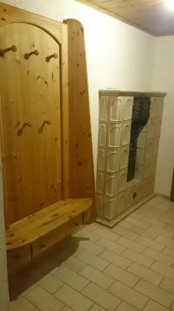 Great, cottage very well equipped. Approximately 8 minutes walk to the lake.