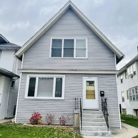 Chic 3bed 2bath Home with free parking close to United Center