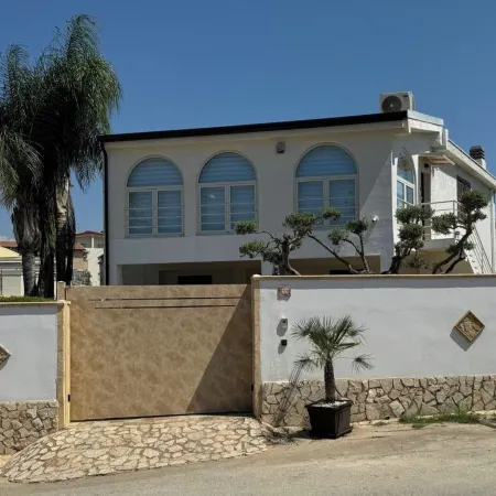 " la Terrazza Sul Tramonto " Apartment in Villa Near the Sea-San Leone