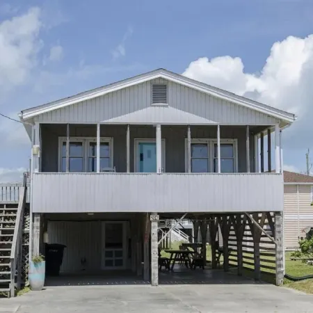 Adorable Beach Box, Very short walk to the beach Access!