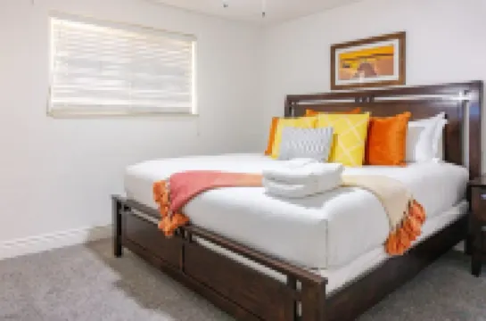 Spacious 3 bedrooms  house with WiFi, AC in Wonderful Carson City