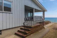Oceanfront 4 BR/2 Bath Long Beach Vacation Home - Grill, Outdoor shower, AC