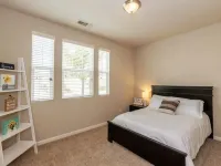 Clovis House, Sleeps 10, Hammock, Covered Patio, Game Table クローヴィスのホテル
