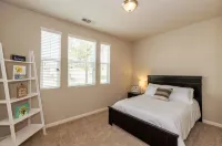 Clovis House, Sleeps 10, Hammock, Covered Patio, Game Table