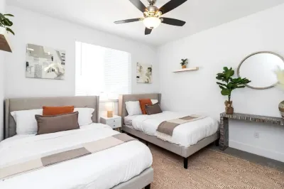 New Modern Home with Games and More! Near Airport! Hotel in zona Fresno Pacific University
