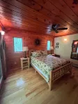 Bright cabin retreat happily situated 7 miles from Whiteface Mt 제이 호텔