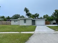 Charming 4-bedroom house in brilliant Tampa with New AC, WiFi, back porch. Отели рядом с достопримечательностью «The Crossing Church | Tampa»