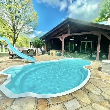Private Adirondack Getaway. Close to Hiking Trails, Fishing, Public Beach.