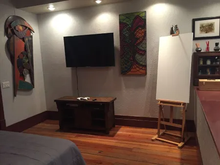 Night Owl 4N DOWNTOWN (optional paid parking upon request)