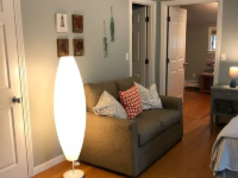 Newly refurbished, Sunny bright In-law suite.15 minute easy drive to Boston Hotels in Watertown