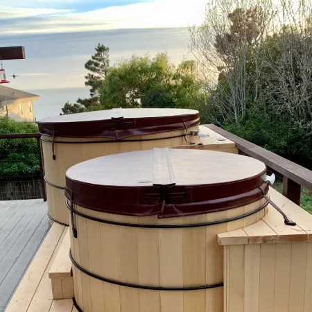 Ocean & River View EVC Hot & Cold Tubs Outdoor Shower Walk to Town Dog Friendly